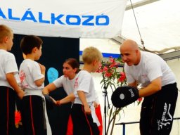 Csabacsüdön bemutatóztak a kick-boxosok