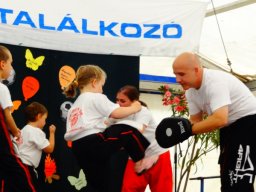 Csabacsüdön bemutatóztak a kick-boxosok