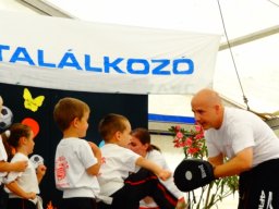 Csabacsüdön bemutatóztak a kick-boxosok