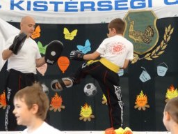 Csabacsüdön bemutatóztak a kick-boxosok