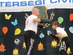 Csabacsüdön bemutatóztak a kick-boxosok