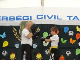 Csabacsüdön bemutatóztak a kick-boxosok