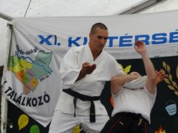 Csabacsüdön bemutatóztak a kick-boxosok